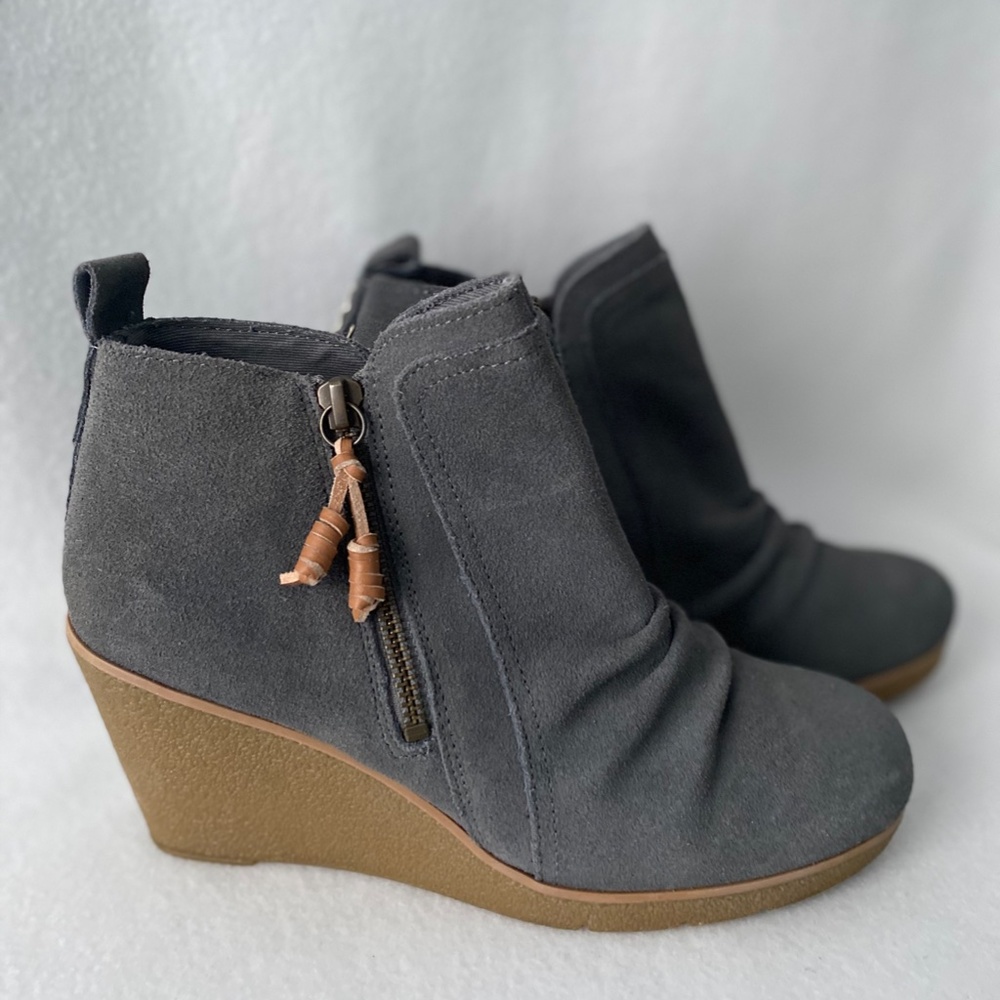 Sperry Top Sider Size 7 1/2M Grey Suede Booties
